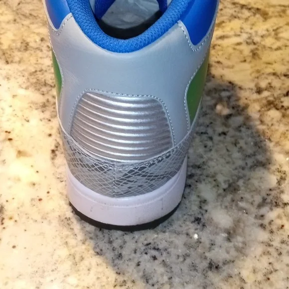 Troop - Picture 4 of 8